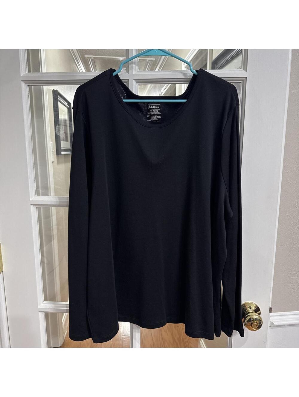 L.L.Bean Women's Black and Navy Tshirt